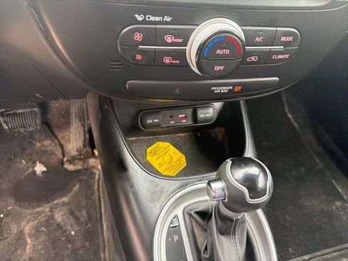 Used 2018 Kia Soul + image 13