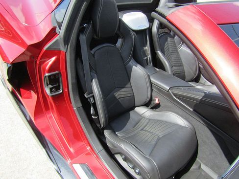 Used 2021 Chevrolet Corvette Stingray Premium Conv w/ Z51 Performance Package RWD image 9