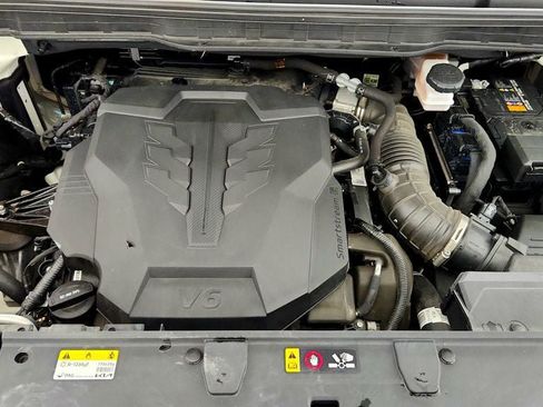 Used 2025 Kia Carnival FWD image 28