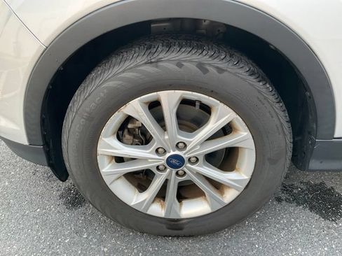 Used 2017 Ford Escape SE w/ SE Cold Weather Package AWD/4WD image 9
