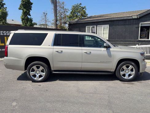 Used 2017 Chevrolet Suburban LT image 9