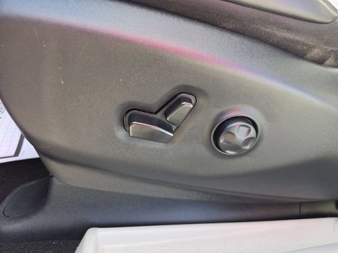Certified 2023 Chrysler Pacifica Touring-L FWD image 16