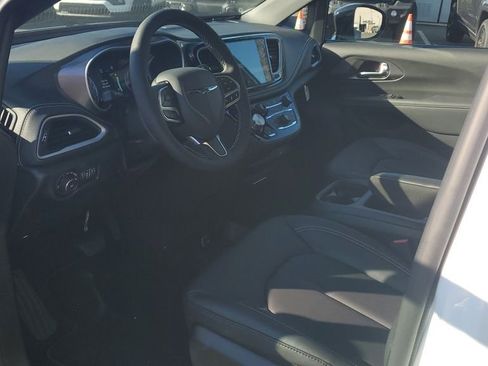 New 2026 Chrysler Pacifica Select image 17