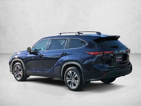 Used 2022 Toyota Highlander XLE image 8