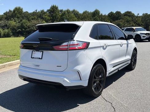Used 2024 Ford Edge SE w/ Black Appearance Package AWD/4WD image 3