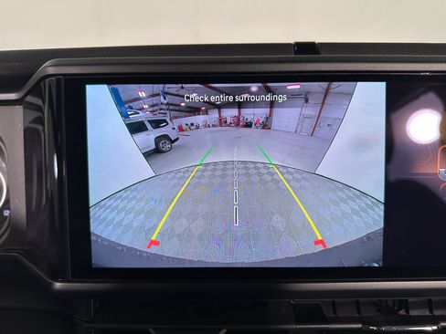 Used 2024 Jeep Wrangler Willys image 7