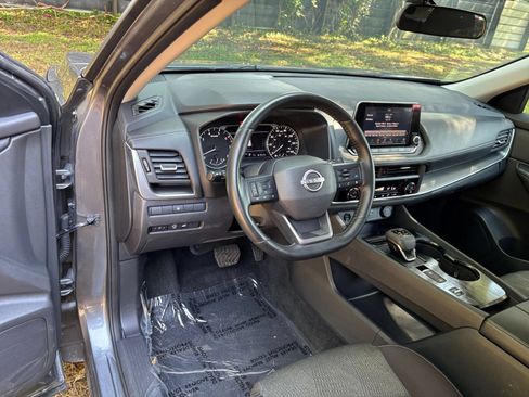 Used 2025 Nissan Rogue SV FWD image 35