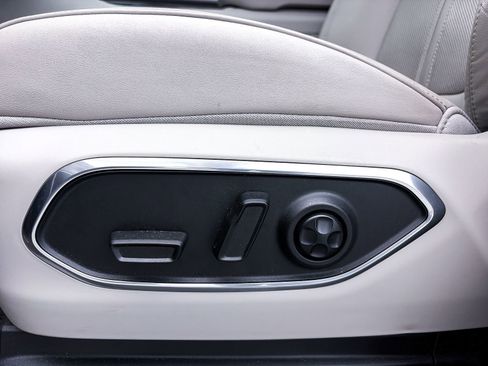 Used 2022 Jeep Wagoneer Series III w/ Premium Group I image 20