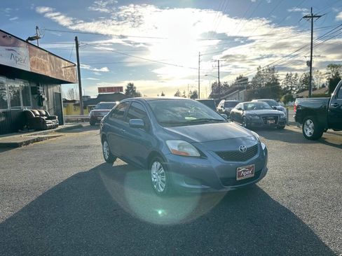 Used 2010 Toyota Yaris Sedan image 3