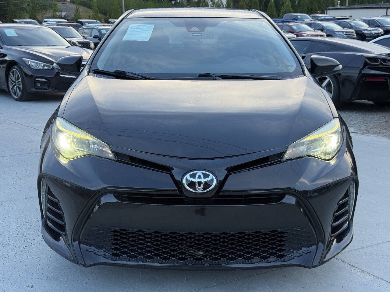 Used 2018 Toyota Corolla SE FWD image 2