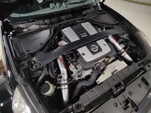 Used 2009 Nissan 370Z Touring image 4