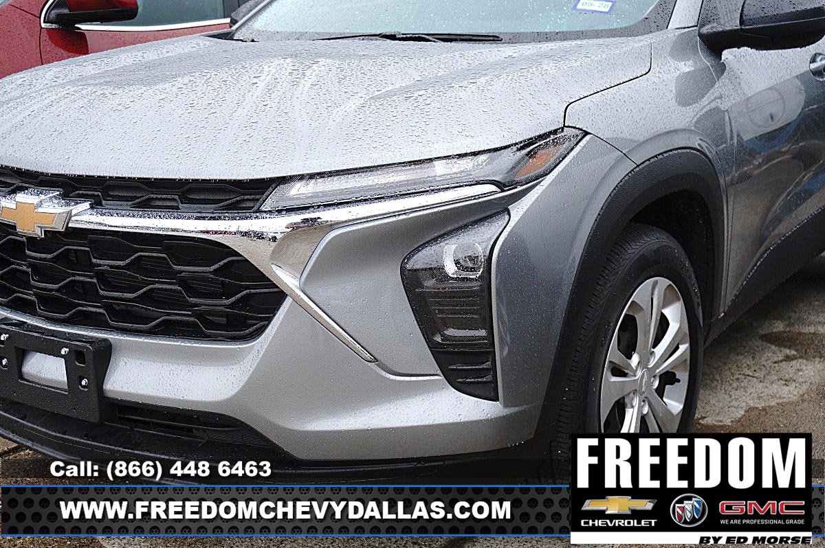 Used 2026 Chevrolet Trax LS FWD image 9