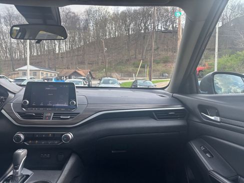 Used 2025 Nissan Altima 2.5 SV FWD image 36