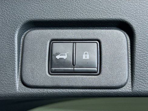 Used 2024 Nissan Rogue SV image 31