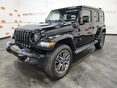 Used 2022 Jeep Wrangler Unlimited Sahara image 16