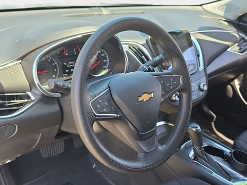 Used 2020 Chevrolet Malibu LT FWD image 18