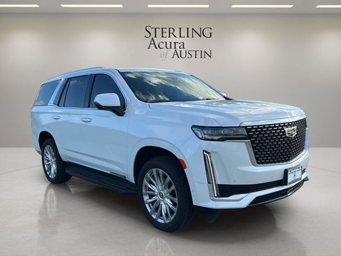 Used 2024 Cadillac Escalade Premium Luxury RWD image 3