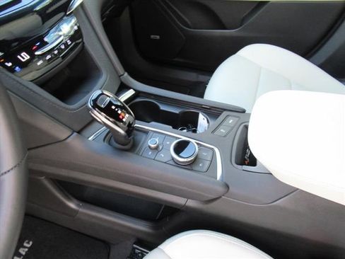 Used 2023 Cadillac XT6 Sport w/ Technology Package image 19