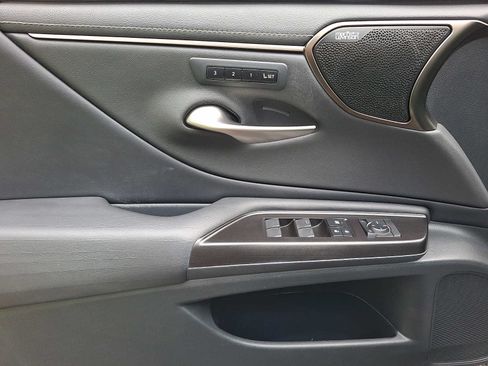 Used 2019 Lexus ES 350 Ultra Luxury w/ Accessory Package 2 FWD image 9