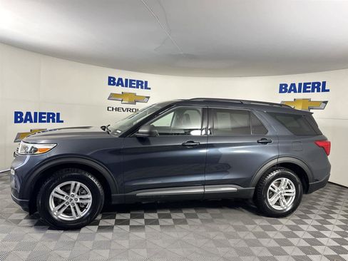 Used 2022 Ford Explorer XLT w/ Equipment Group 202A image 2