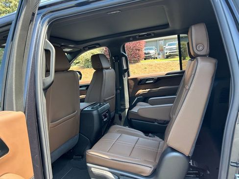 New 2026 Chevrolet Suburban High Country RWD image 40