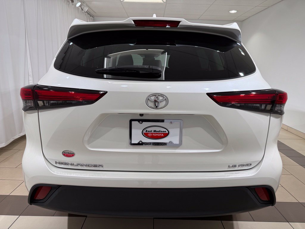Used 2021 Toyota Highlander LE AWD/4WD image 4