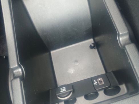 Used 2016 Jeep Cherokee Limited image 31