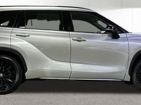 Used 2024 Toyota Highlander XSE image 2