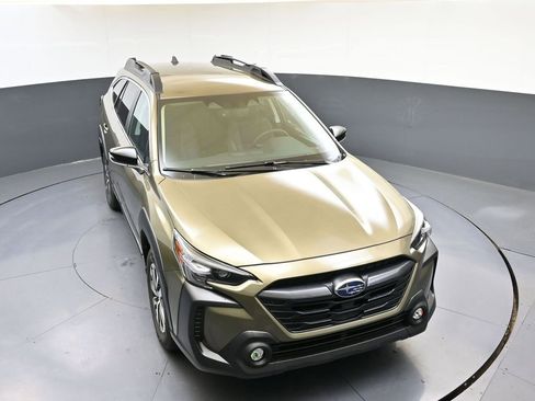 Used 2025 Subaru Outback Premium image 45