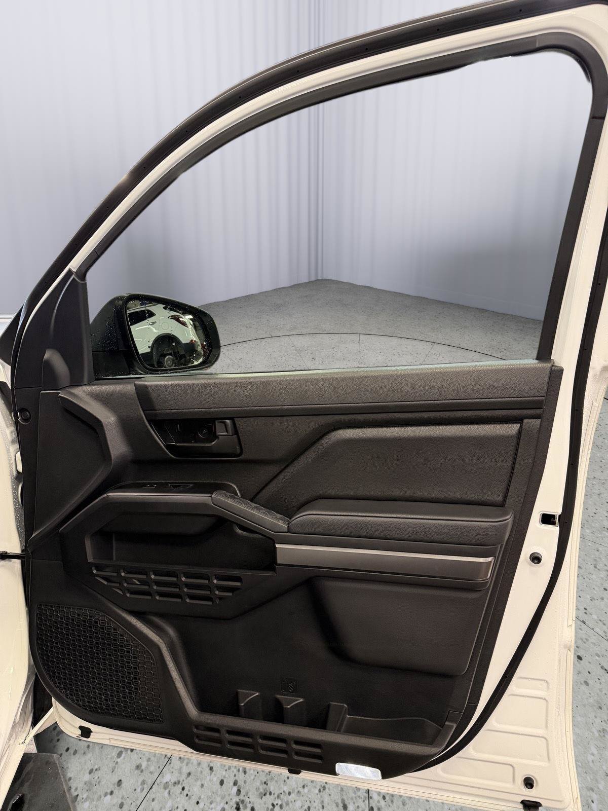 Used 2025 Toyota Tacoma SR5 AWD/4WD image 27