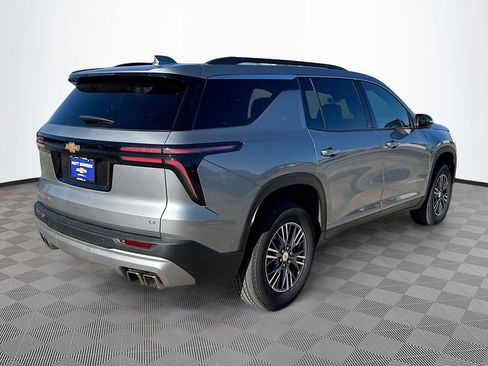 Used 2024 Chevrolet Traverse LT image 5