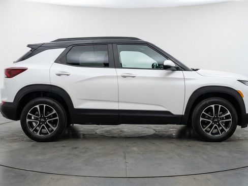 Used 2025 Chevrolet TrailBlazer LT w/ Driver Confidence Package image 11