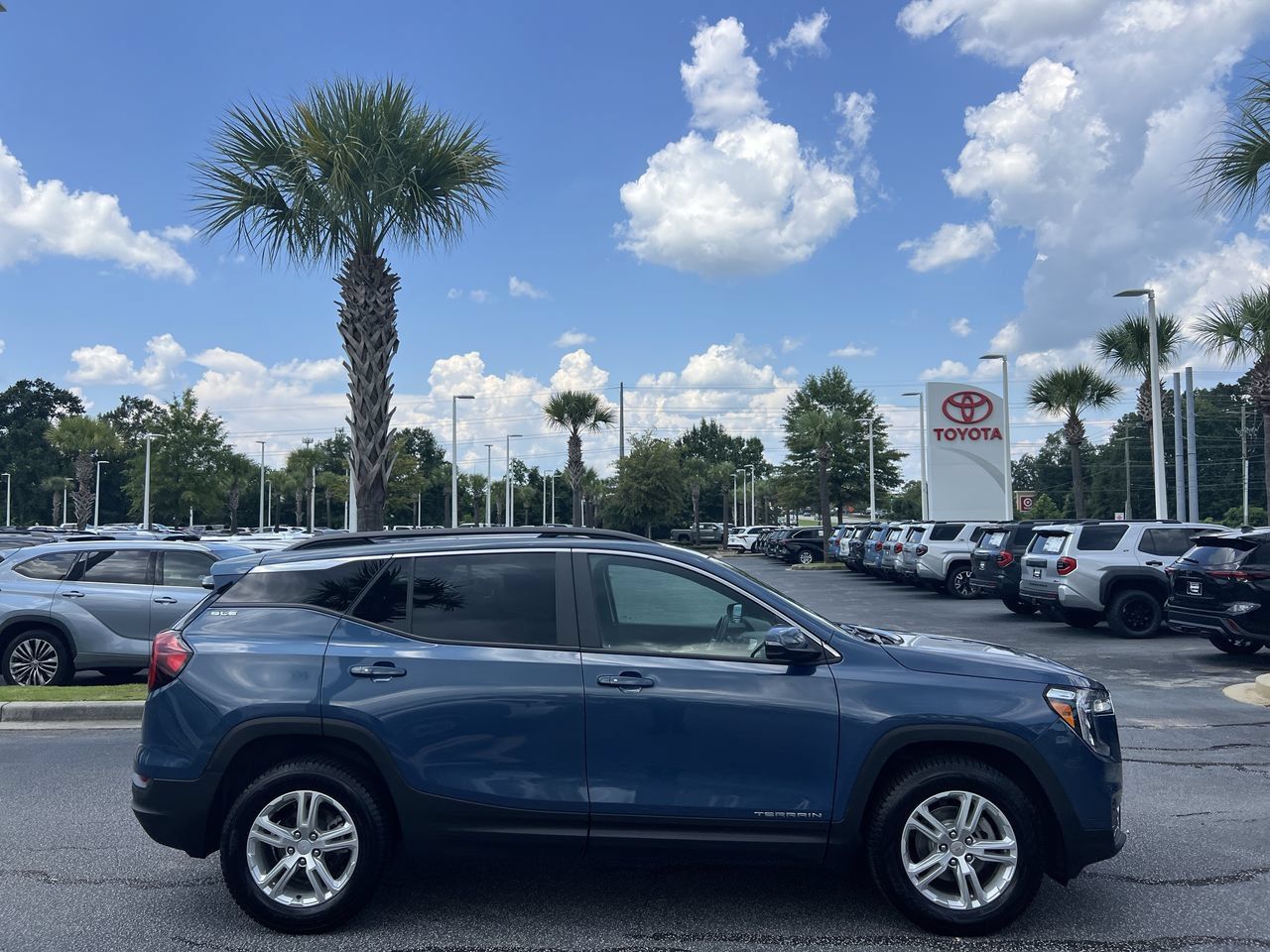 Used 2024 GMC Terrain SLE w/ Driver Convenience Package AWD/4WD image 11