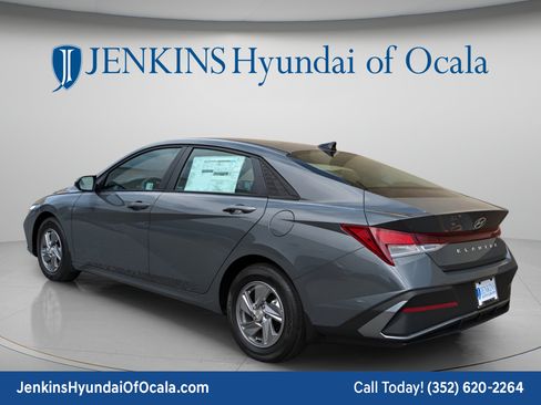 New 2026 Hyundai Elantra SE FWD image 9