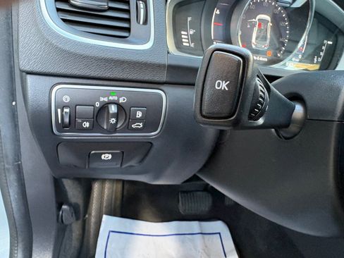 Used 2018 Volvo S60 T5 Dynamic image 38