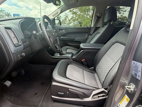 Used 2022 Chevrolet Colorado Z71 w/ Safety Package RWD image 10