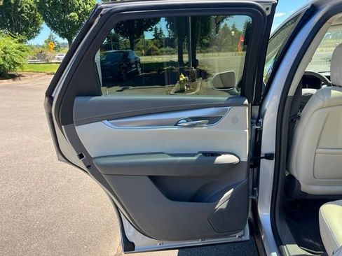 Used 2017 Cadillac XT5 Premium Luxury w/ Advanced Security Package AWD/4WD image 11