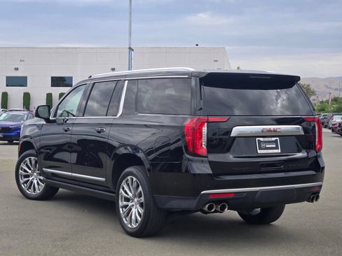 Used 2024 GMC Yukon XL Denali w/ Advanced Technology Package AWD/4WD image 5