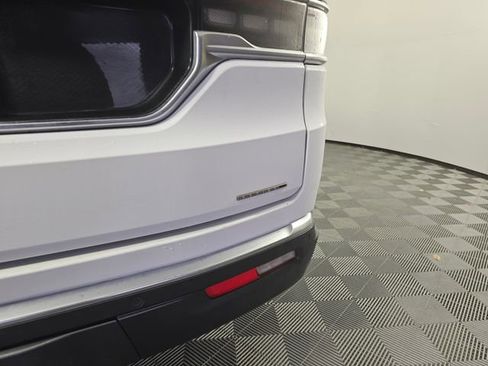 Used 2022 Jeep Grand Wagoneer Series III image 16