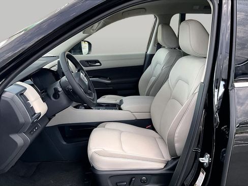New 2026 Nissan Pathfinder SL FWD image 9