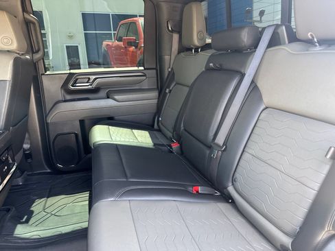 Used 2024 Chevrolet Silverado 2500 ZR2 w/ Technology Package AWD/4WD image 12