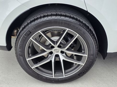 New 2026 Porsche Macan AWD/4WD image 31