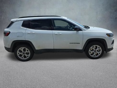 Used 2025 Jeep Compass Latitude AWD/4WD image 1