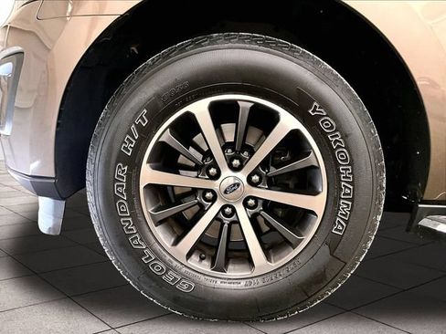 Used 2019 Ford Expedition XLT w/ Equipment Group 202A AWD/4WD image 9