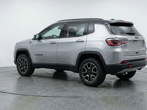 Used 2025 Jeep Compass Trailhawk AWD/4WD image 6
