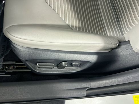 Used 2023 Toyota Camry SE image 13