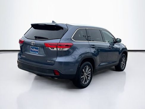 Used 2019 Toyota Highlander XLE AWD/4WD image 7