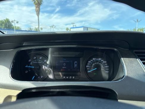 Used 2019 Ford Taurus SE FWD image 9