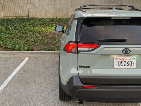 Used 2019 Toyota RAV4 XLE w/ Convenience Package FWD image 16