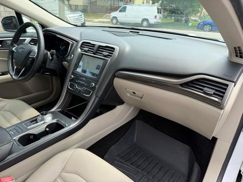 Used 2020 Ford Fusion SEL FWD image 19